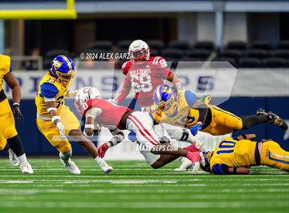 Thumbnail 2 in La Vega vs. Carthage (UIL 4A Division II Football Final) photogallery.