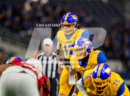 Thumbnail 1 in La Vega vs. Carthage (UIL 4A Division II Football Final) photogallery.