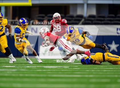 Thumbnail 3 in La Vega vs. Carthage (UIL 4A Division II Football Final) photogallery.
