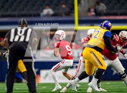 Thumbnail 2 in La Vega vs. Carthage (UIL 4A Division II Football Final) photogallery.