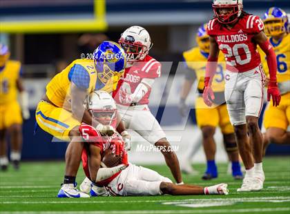 Thumbnail 1 in La Vega vs. Carthage (UIL 4A Division II Football Final) photogallery.