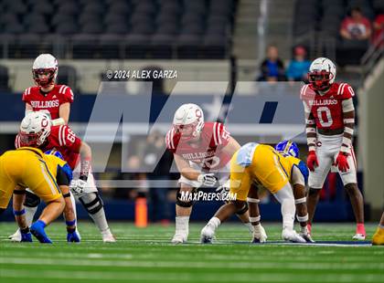 Thumbnail 2 in La Vega vs. Carthage (UIL 4A Division II Football Final) photogallery.