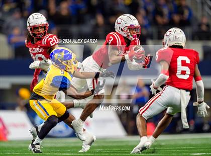 Thumbnail 3 in La Vega vs. Carthage (UIL 4A Division II Football Final) photogallery.
