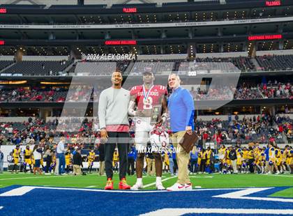 Thumbnail 2 in La Vega vs. Carthage (UIL 4A Division II Football Final) photogallery.