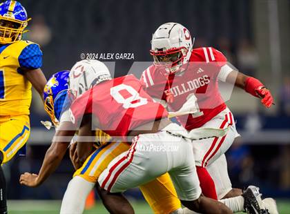 Thumbnail 1 in La Vega vs. Carthage (UIL 4A Division II Football Final) photogallery.