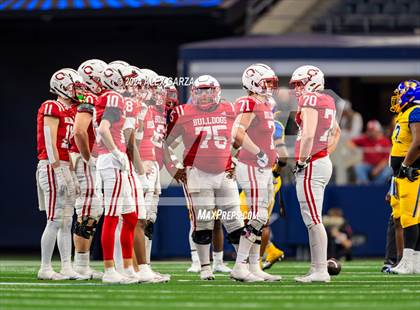 Thumbnail 3 in La Vega vs. Carthage (UIL 4A Division II Football Final) photogallery.