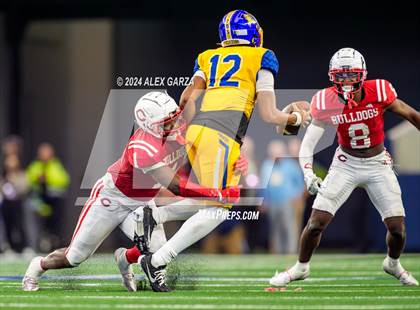 Thumbnail 3 in La Vega vs. Carthage (UIL 4A Division II Football Final) photogallery.