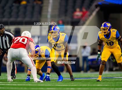 Thumbnail 3 in La Vega vs. Carthage (UIL 4A Division II Football Final) photogallery.