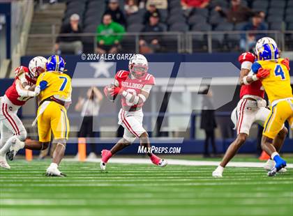 Thumbnail 1 in La Vega vs. Carthage (UIL 4A Division II Football Final) photogallery.