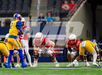 Thumbnail 3 in La Vega vs. Carthage (UIL 4A Division II Football Final) photogallery.