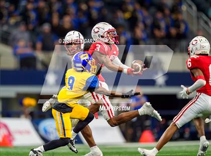 Thumbnail 3 in La Vega vs. Carthage (UIL 4A Division II Football Final) photogallery.