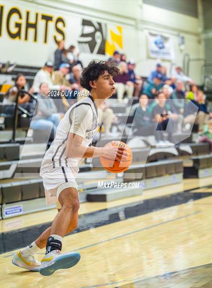 Thumbnail 2 in St. Margaret's vs. Aliso Niguel photogallery.