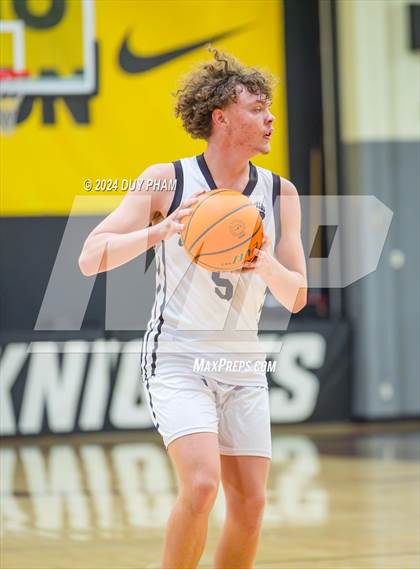 Thumbnail 2 in St. Margaret's vs. Aliso Niguel photogallery.