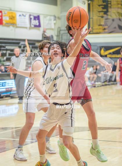 Thumbnail 3 in St. Margaret's vs. Aliso Niguel photogallery.