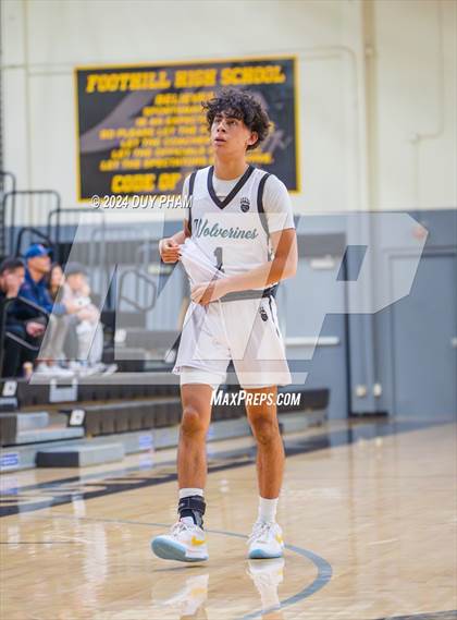 Thumbnail 3 in St. Margaret's vs. Aliso Niguel photogallery.