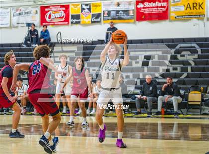 Thumbnail 2 in St. Margaret's vs. Aliso Niguel photogallery.