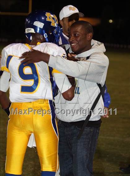 Thumbnail 1 in Verbum Dei vs. Bosco Tech photogallery.