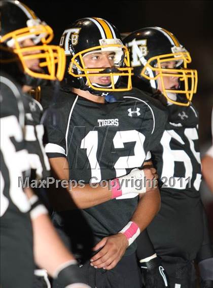 Thumbnail 1 in Verbum Dei vs. Bosco Tech photogallery.
