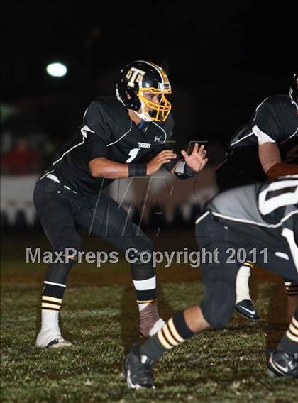 Thumbnail 1 in Verbum Dei vs. Bosco Tech photogallery.