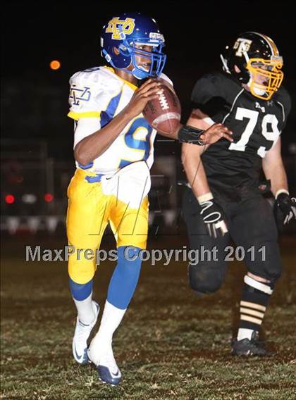 Thumbnail 3 in Verbum Dei vs. Bosco Tech photogallery.