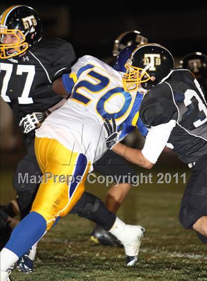 Thumbnail 3 in Verbum Dei vs. Bosco Tech photogallery.
