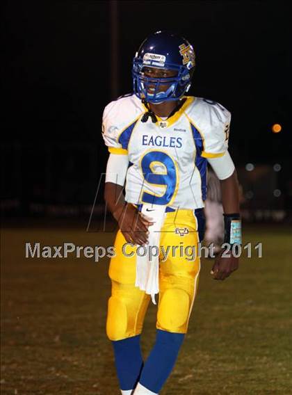 Thumbnail 1 in Verbum Dei vs. Bosco Tech photogallery.