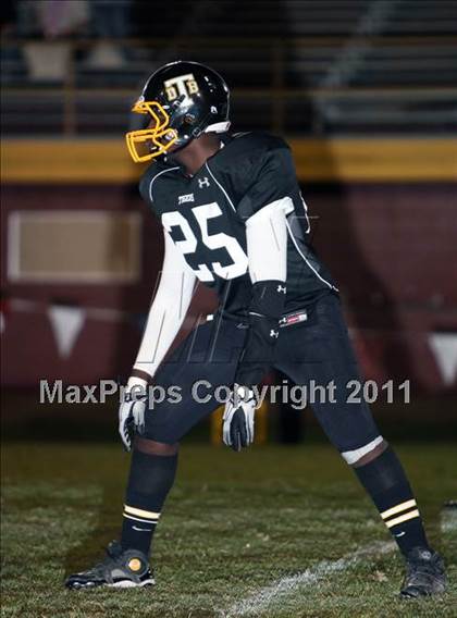 Thumbnail 1 in Verbum Dei vs. Bosco Tech photogallery.
