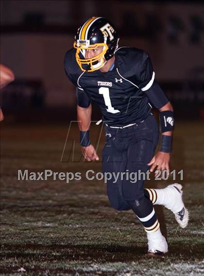 Thumbnail 1 in Verbum Dei vs. Bosco Tech photogallery.