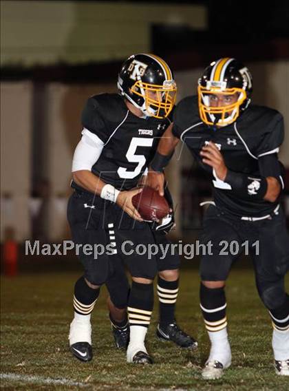 Thumbnail 1 in Verbum Dei vs. Bosco Tech photogallery.