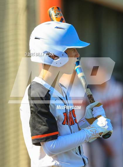 Thumbnail 2 in Grand Saline vs Quitman photogallery.