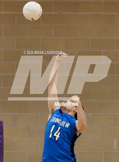 Thumbnail 1 in Grandview vs. James Irwin photogallery.