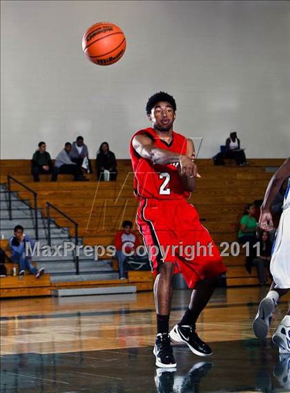Thumbnail 2 in Cinco Ranch vs. Pasadena (McDonald's Texas Invitational) photogallery.