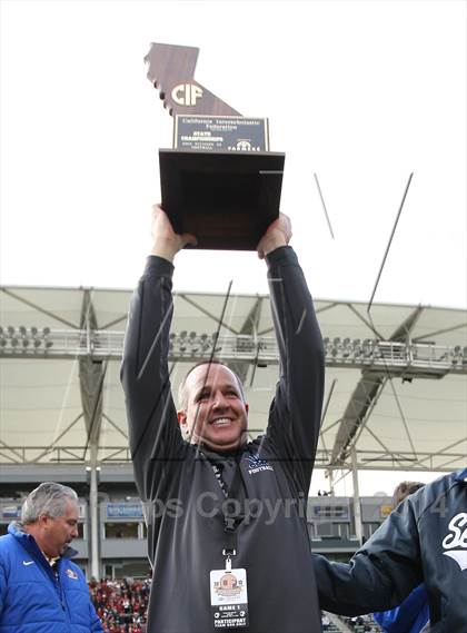 Thumbnail 2 in Corona del Mar vs. Sacred Heart Prep (CIF State D3 Final) photogallery.