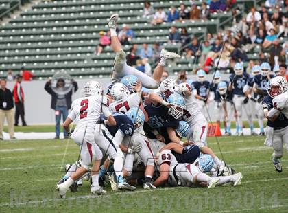 Thumbnail 2 in Corona del Mar vs. Sacred Heart Prep (CIF State D3 Final) photogallery.