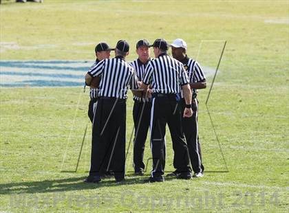 Thumbnail 3 in Corona del Mar vs. Sacred Heart Prep (CIF State D3 Final) photogallery.