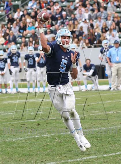 Thumbnail 3 in Corona del Mar vs. Sacred Heart Prep (CIF State D3 Final) photogallery.