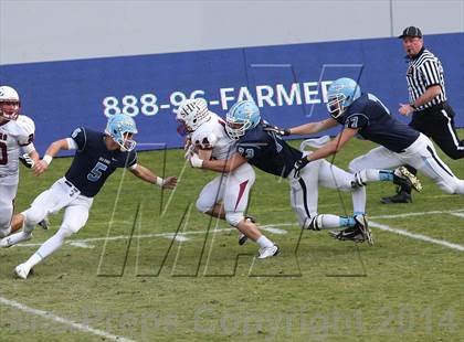 Thumbnail 1 in Corona del Mar vs. Sacred Heart Prep (CIF State D3 Final) photogallery.