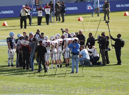 Thumbnail 2 in Corona del Mar vs. Sacred Heart Prep (CIF State D3 Final) photogallery.