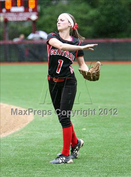 Thumbnail 3 in Hunterdon Central vs Livingston (NJSIAA Group 4 Semifinal) photogallery.