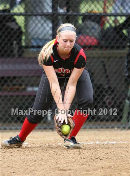 Thumbnail 2 in Hunterdon Central vs Livingston (NJSIAA Group 4 Semifinal) photogallery.