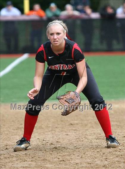 Thumbnail 2 in Hunterdon Central vs Livingston (NJSIAA Group 4 Semifinal) photogallery.