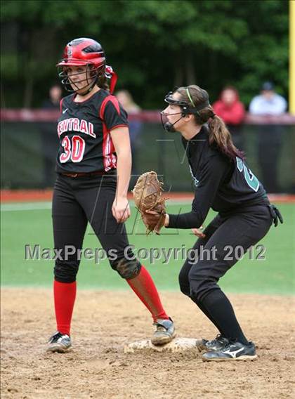 Thumbnail 2 in Hunterdon Central vs Livingston (NJSIAA Group 4 Semifinal) photogallery.