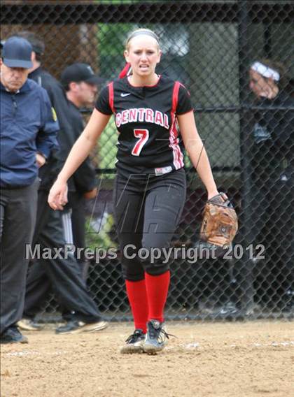 Thumbnail 3 in Hunterdon Central vs Livingston (NJSIAA Group 4 Semifinal) photogallery.