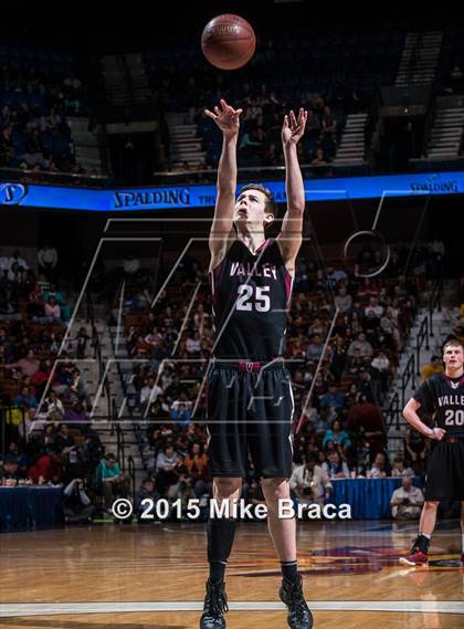 Thumbnail 2 in Valley Regional vs. Sacred Heart (CIAC Class S Final) photogallery.