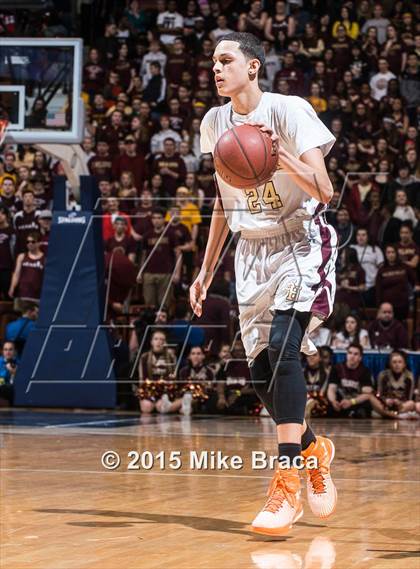 Thumbnail 3 in Valley Regional vs. Sacred Heart (CIAC Class S Final) photogallery.