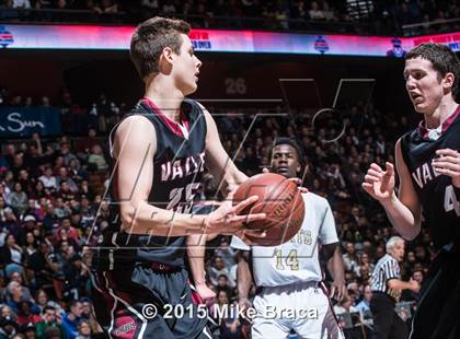 Thumbnail 1 in Valley Regional vs. Sacred Heart (CIAC Class S Final) photogallery.