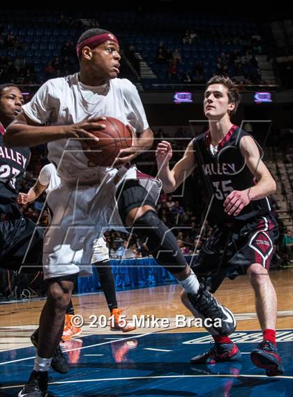 Thumbnail 1 in Valley Regional vs. Sacred Heart (CIAC Class S Final) photogallery.