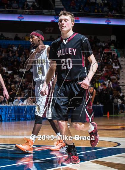 Thumbnail 2 in Valley Regional vs. Sacred Heart (CIAC Class S Final) photogallery.