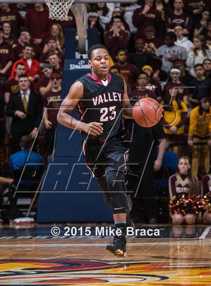 Thumbnail 2 in Valley Regional vs. Sacred Heart (CIAC Class S Final) photogallery.