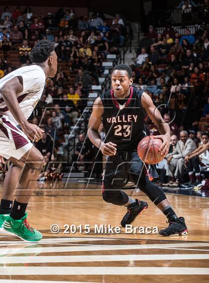 Thumbnail 2 in Valley Regional vs. Sacred Heart (CIAC Class S Final) photogallery.